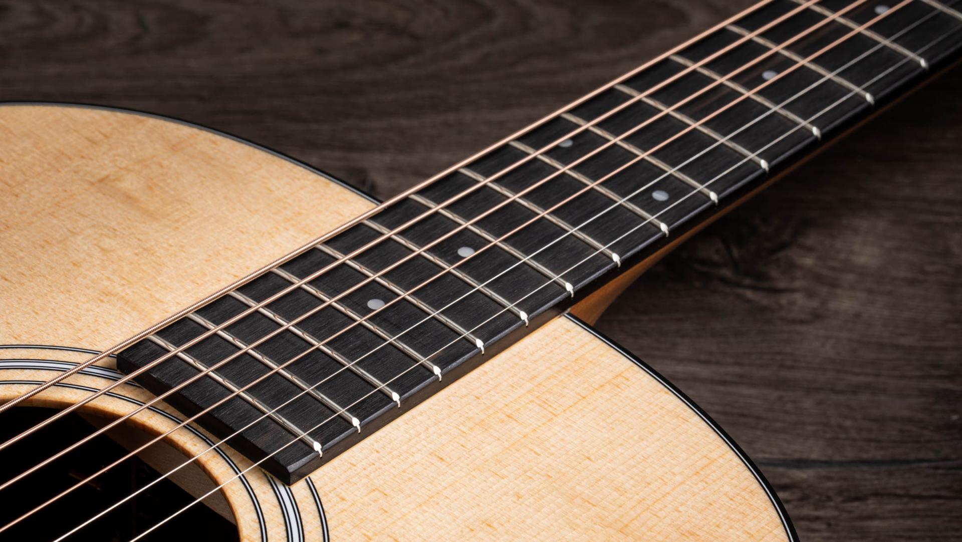 Taylor 114e on sale strings