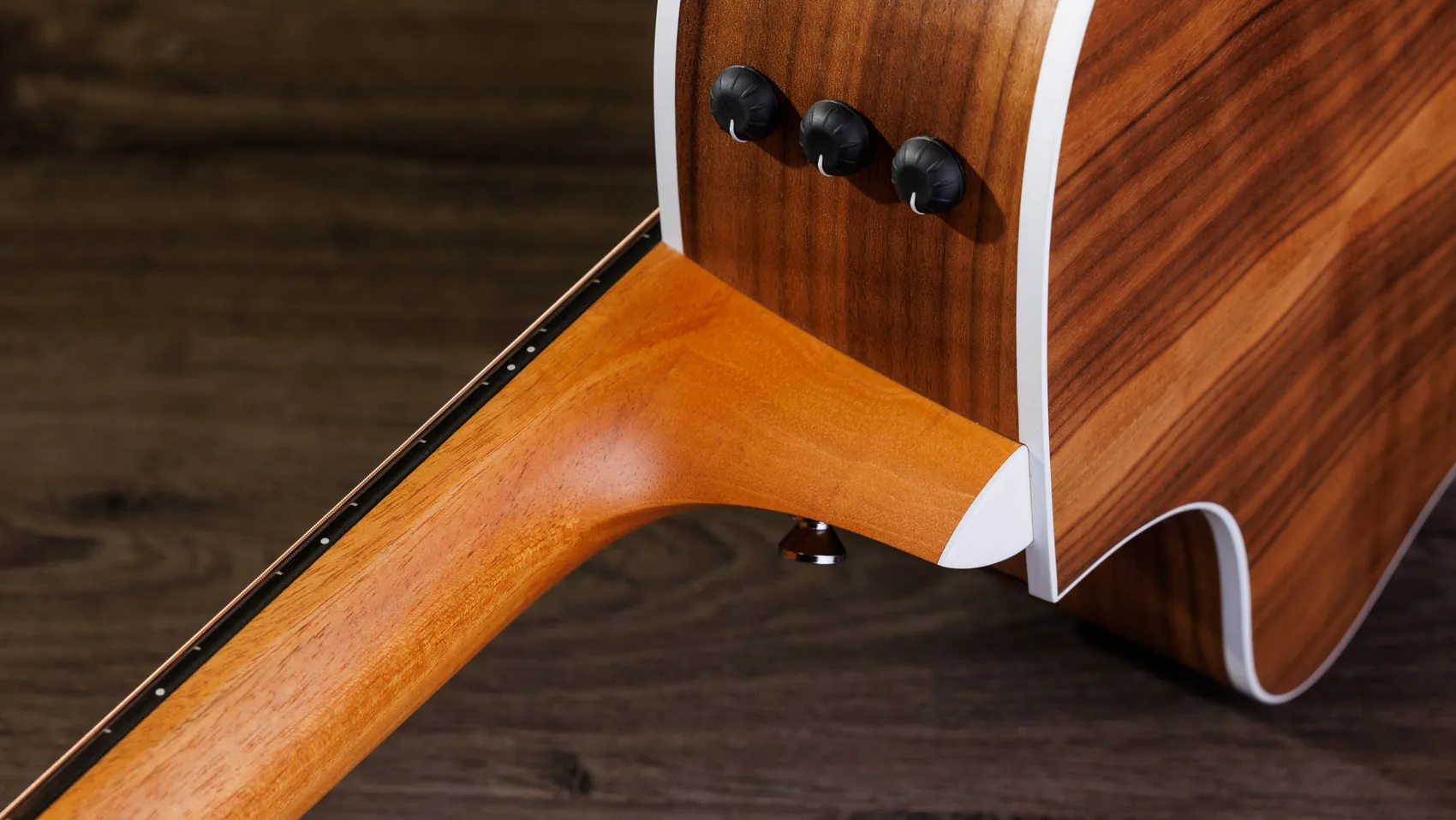 212ce Walnut Acoustic-Electric Guitar | Taylor Guitars