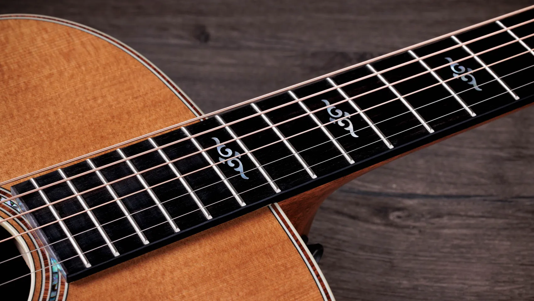 Gold Label 810e Honduran Rosewood Acoustic-Electric Guitar