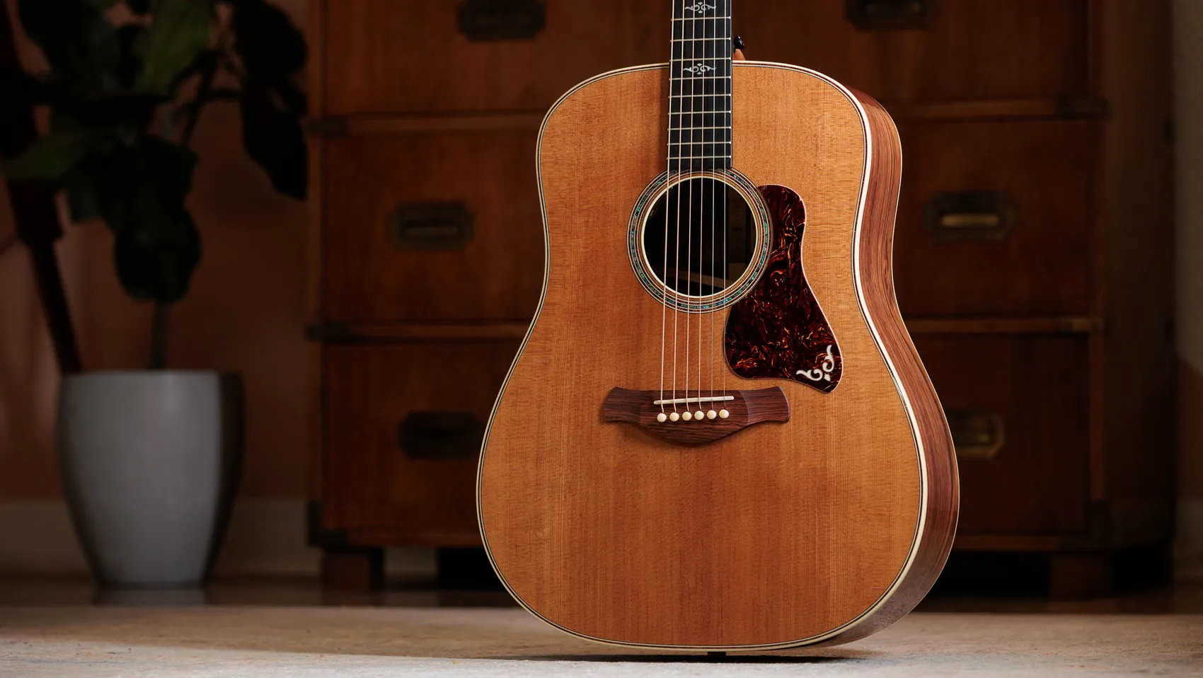 Gold Label 810e Honduran Rosewood Acoustic-Electric Guitar