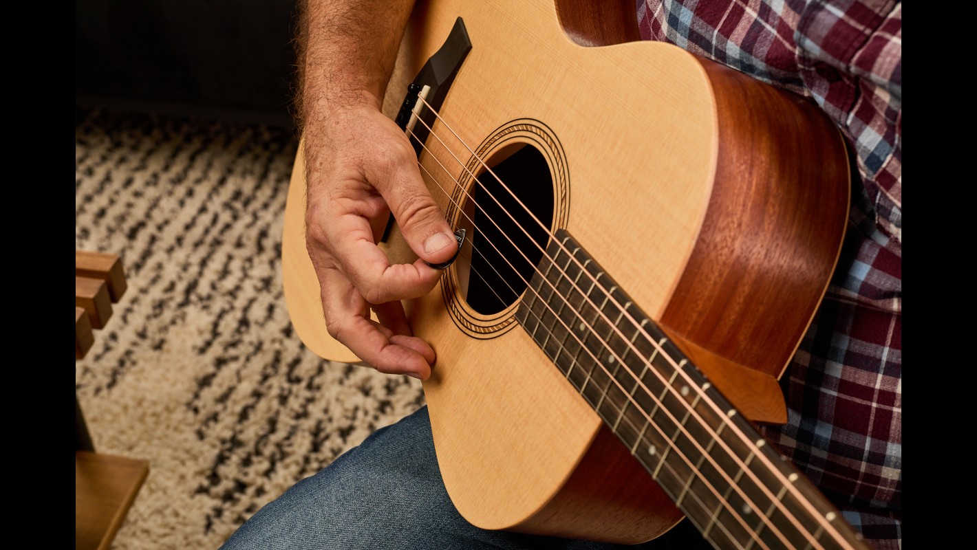 TAYLOR Academy 12e LH - Guitare GAUCHER Grand Concert électro-acoustique,  Pré-ampli ES-B, Table épicéa massif, corps Sapele (Sof - Rockamusic