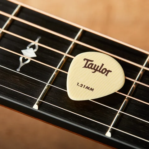 Taylor Premium Darktone Ivoroid 651 Guitar Picks