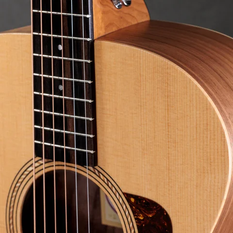 Academy Series アコースティックギター | Taylor Guitars